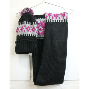 Gap Hat & Scarf Set Black + Purple Pattern